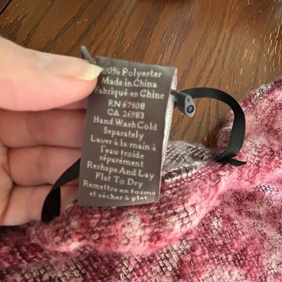 Vince Camuto burgundy leopard print wool cape with fringe - Picture 3 of 10